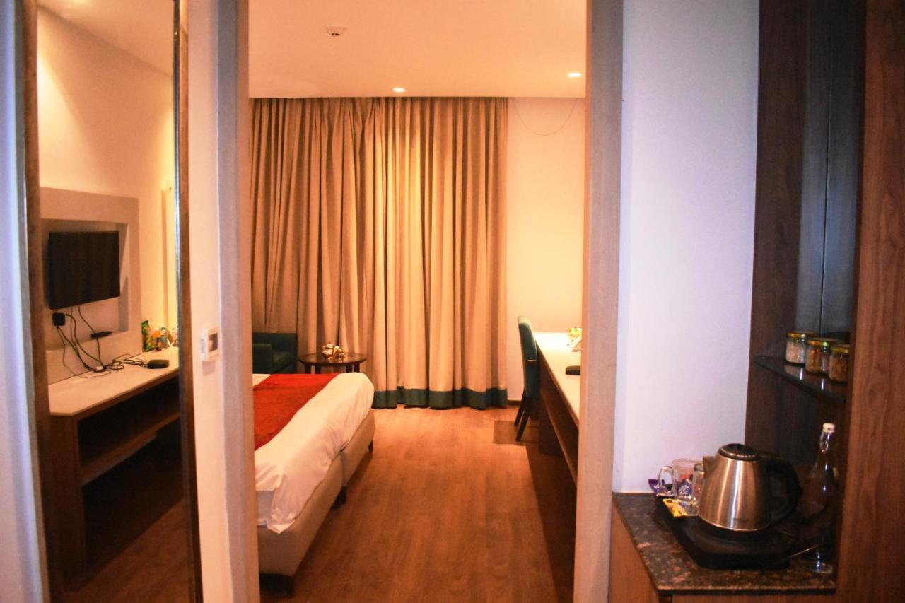 Lemonwood Suites By F9 Hotels - Trivoli Garden Chhatarpur Nova Deli Exterior foto