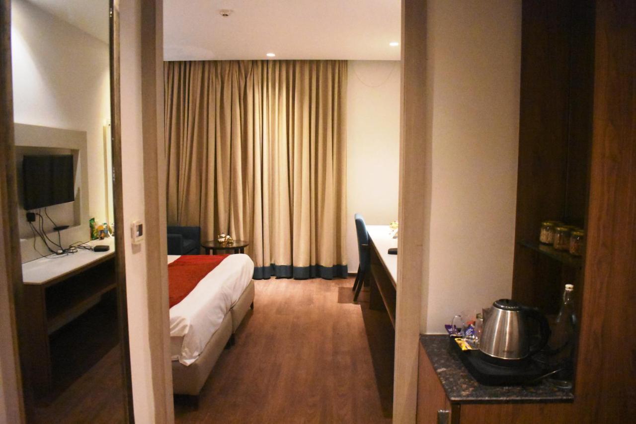 Lemonwood Suites By F9 Hotels - Trivoli Garden Chhatarpur Nova Deli Exterior foto