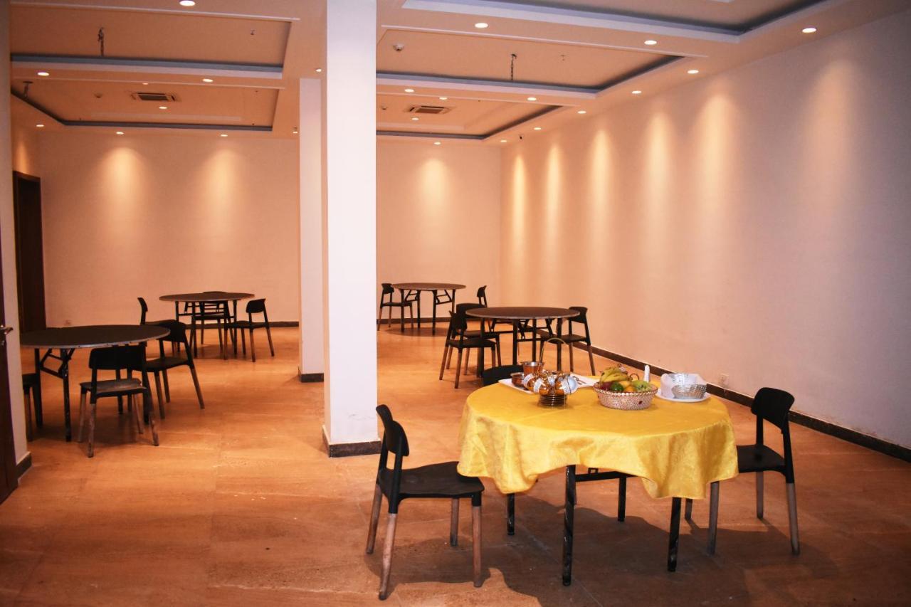 Lemonwood Suites By F9 Hotels - Trivoli Garden Chhatarpur Nova Deli Exterior foto