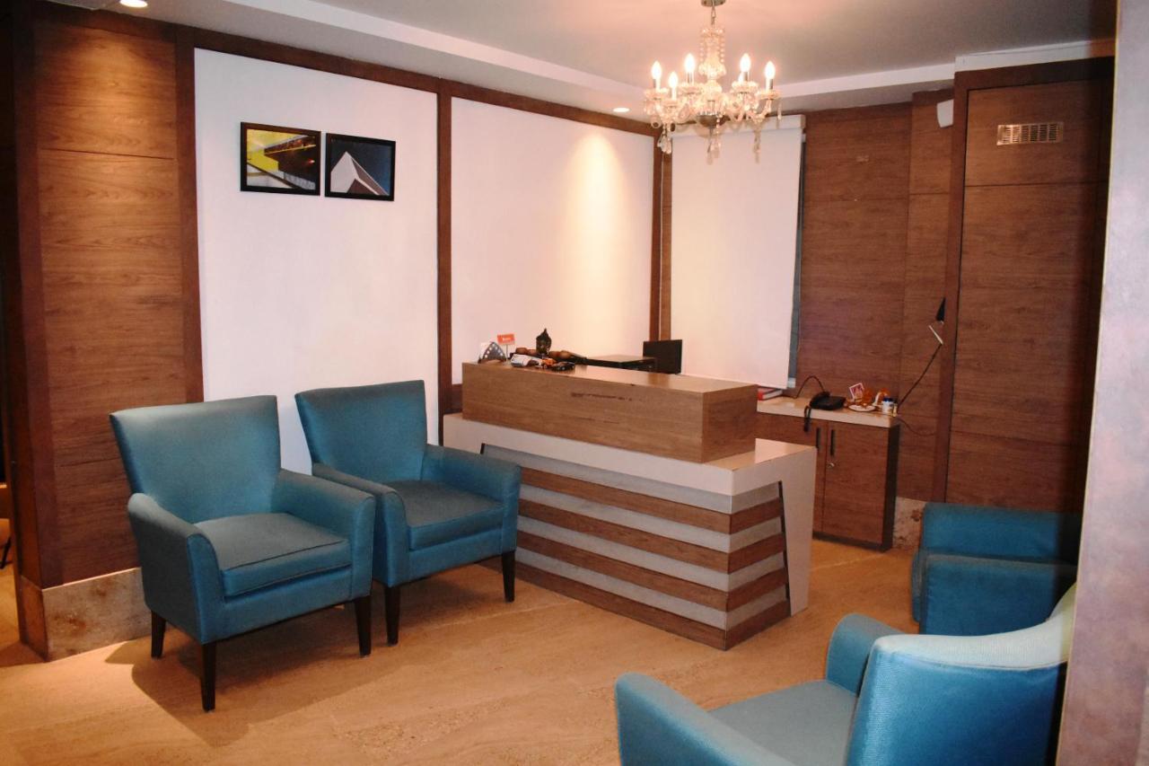 Lemonwood Suites By F9 Hotels - Trivoli Garden Chhatarpur Nova Deli Exterior foto